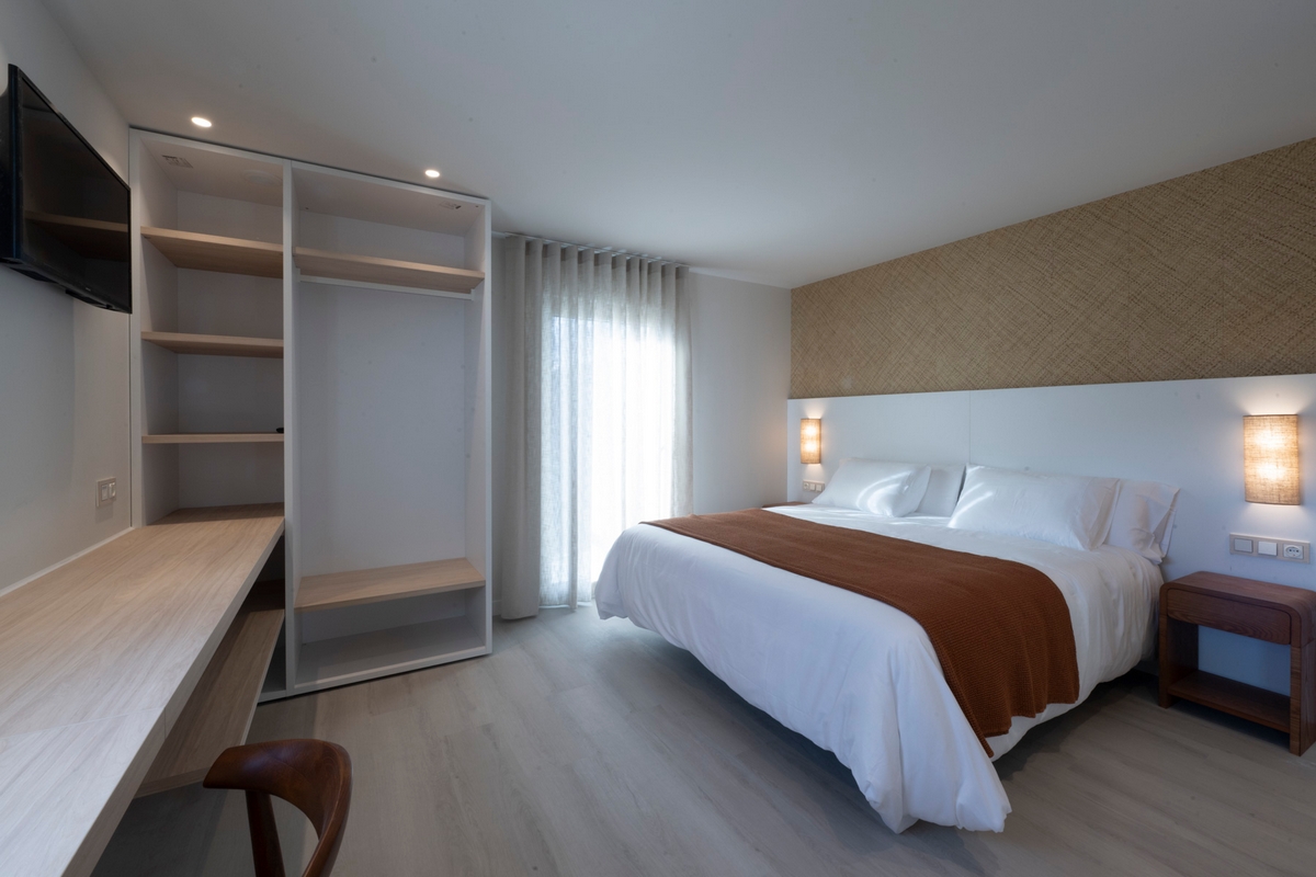 Habitación Astigarreta en  casa rural Kamiñone Mandubia Goierri.  Terraza con Vistas al Pantano de Arriaran (100€/noche)