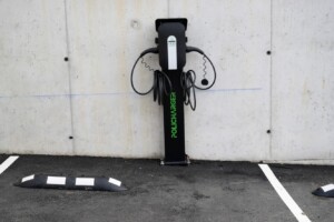 Kamiñone landetxearen zerbitzuak 4 La casa rural Kamiñone cuanta con un aparcamiento con cargador eléctricopara dos vehiculos