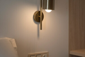 Habitación Mandubizelai con ventanal panorámico y vistas a los prados 3 Detalle y confotr Habitación premium casa rural Goierri