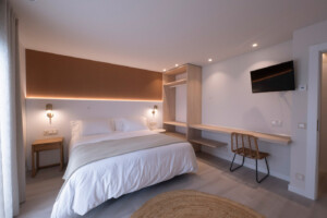 Habitación Mandubizelai con ventanal panorámico y vistas a los prados 2 Habitación premium Mandubizelai cama king size 180x200 casa rural Goierri