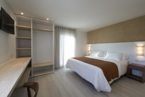 Habitación Astigarreta con terraza y vista al embalse de Arriaran 1